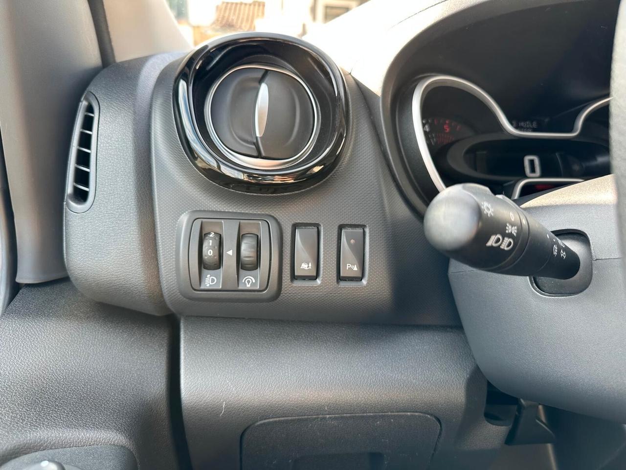 Renault Trafic T27 2.0 dCi 120CV