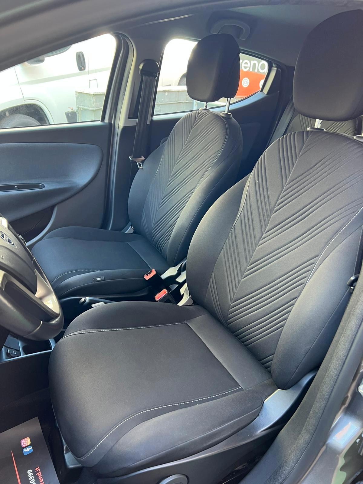 Lancia Ypsilon 1.0 FireFly 5 porte S&S Hybrid Ecochic Gold