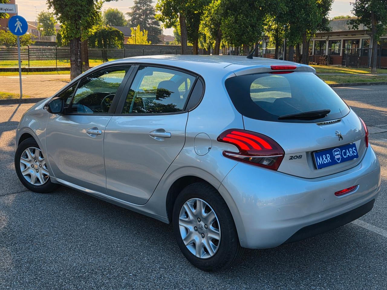 Peugeot 208 Benzina 1.2 E6 82cv neopatentati