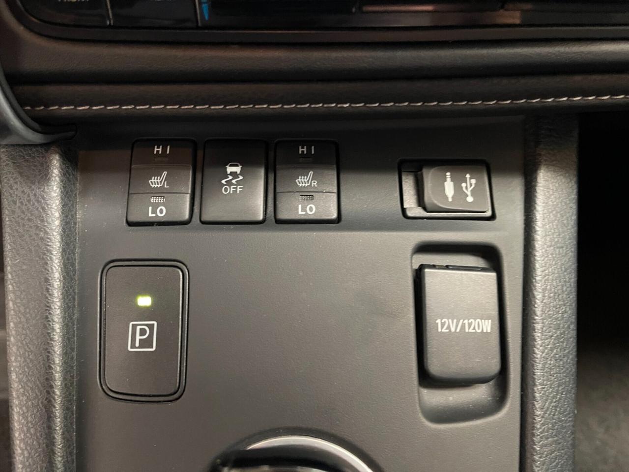 Toyota Auris Business Pack 1.8h cvt-Ok Neopat-LEGGO SOTTO