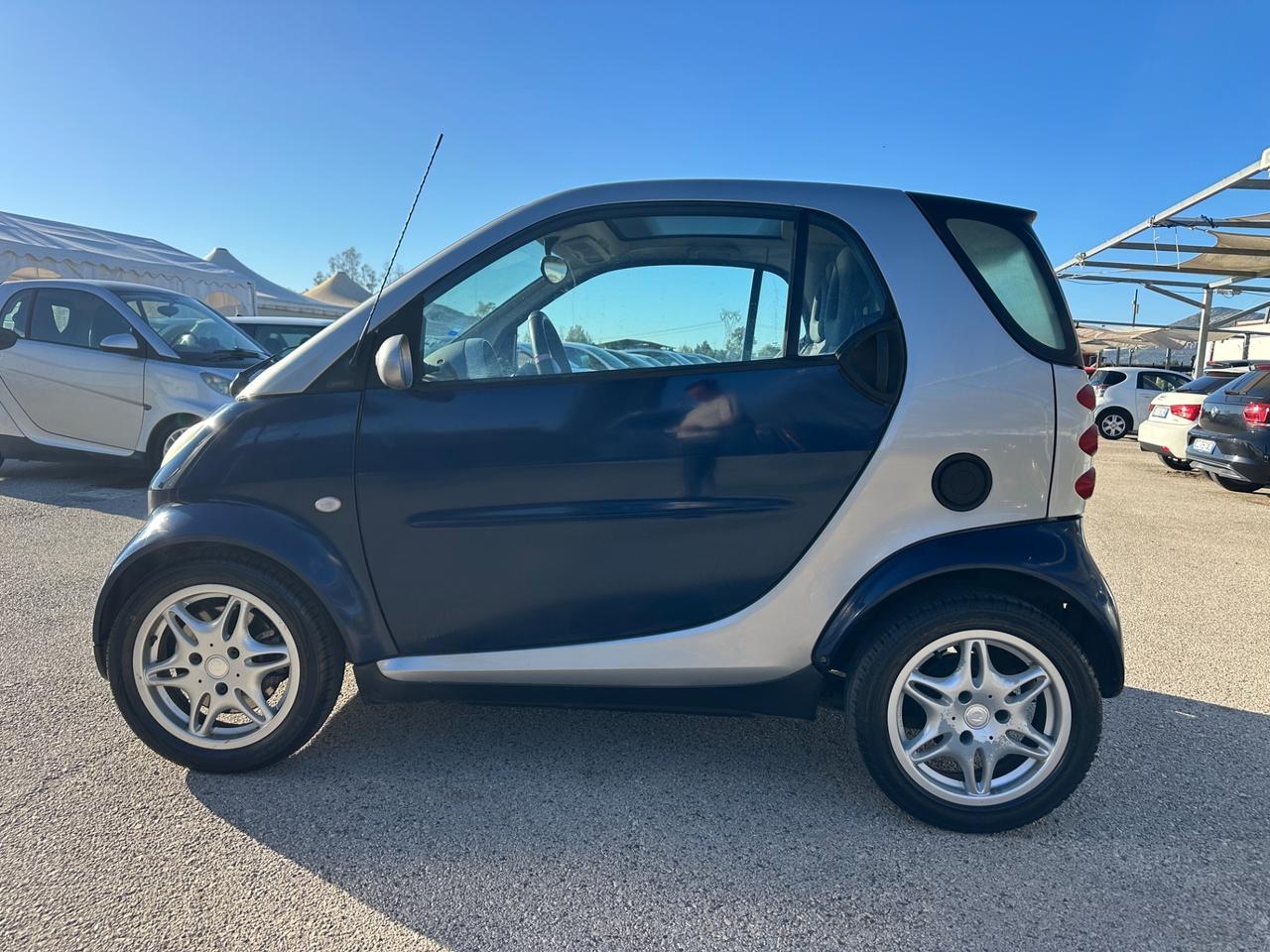 Smart 700 city-coupé pure (45 kW)