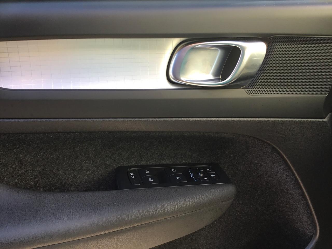 Volvo XC40 T4 AUT. Recharge Plug-in Hybrid CORE AUTOCARRO