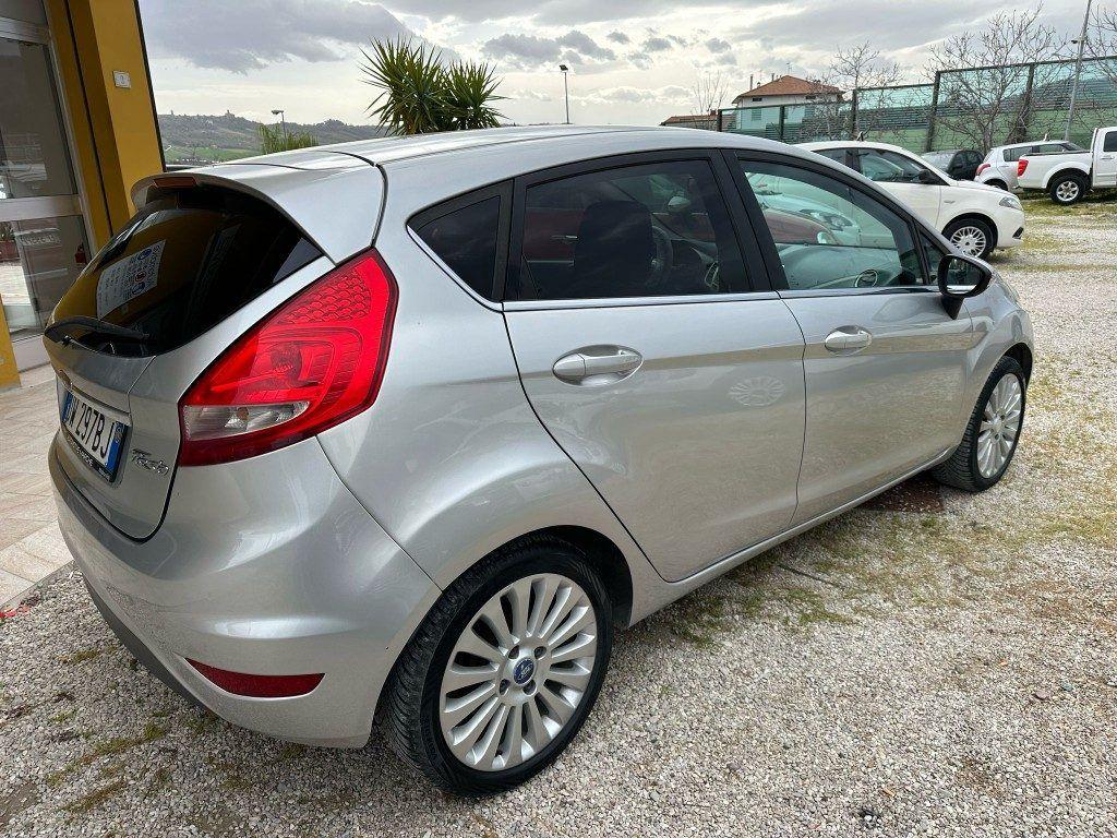 FORD Fiesta 1.2 5 porte Bz.- GPL Titanium