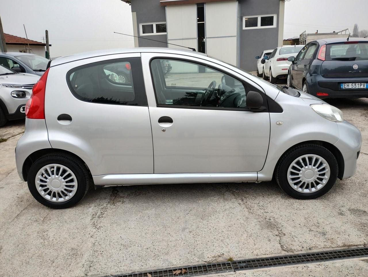 PEUGEOT 107 1.0 68CV 5P Plaisir 2010