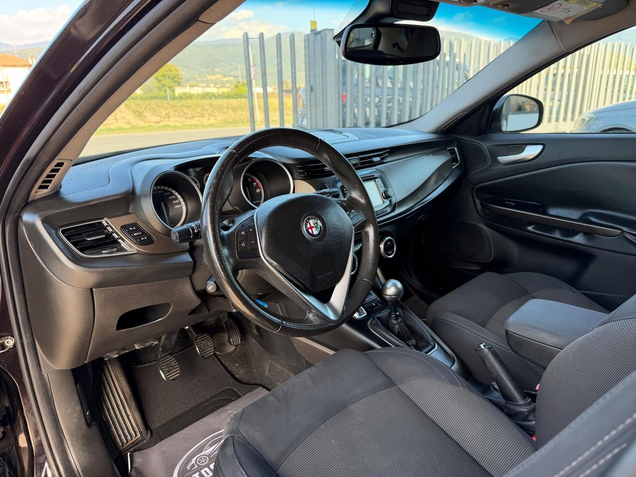 Alfa Romeo Giulietta 1.4 Turbo okenopatentati Total Black