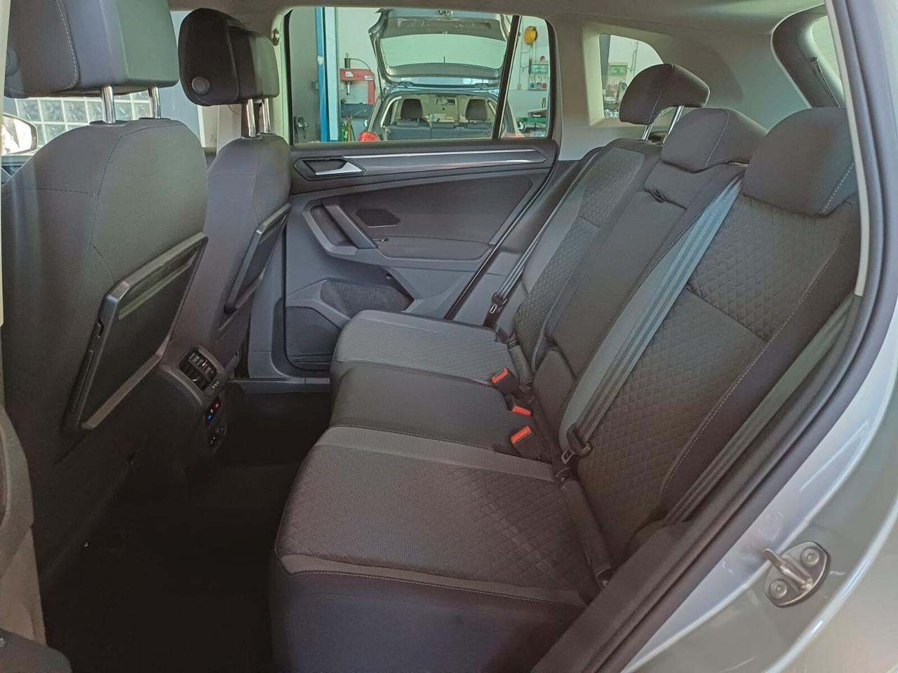 Volkswagen Tiguan 2.0 TDI 150cv DSG 4MOTION R-Line Business
