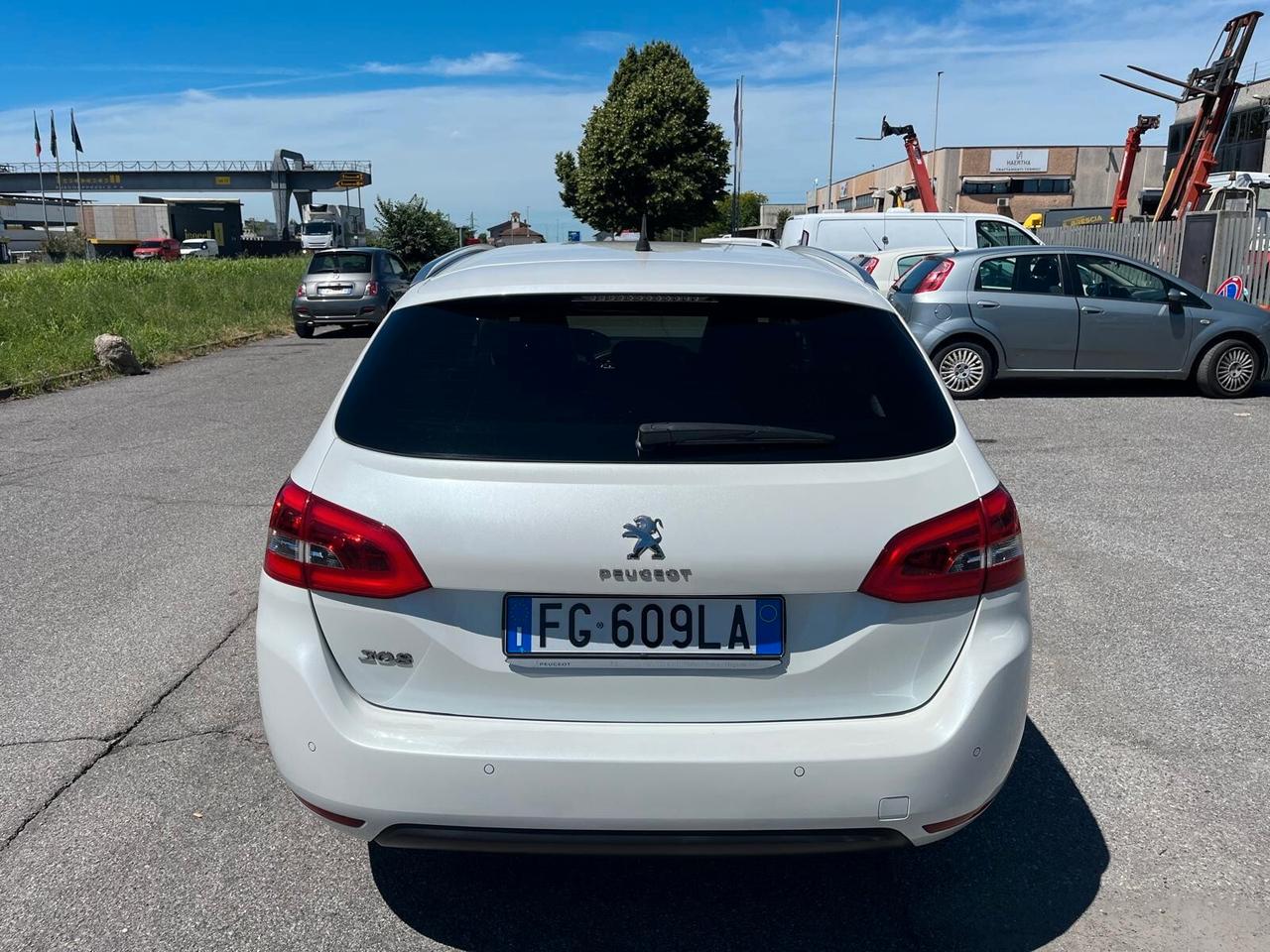 Peugeot 308 BlueHDi 120 S&S EAT6 SW Allure