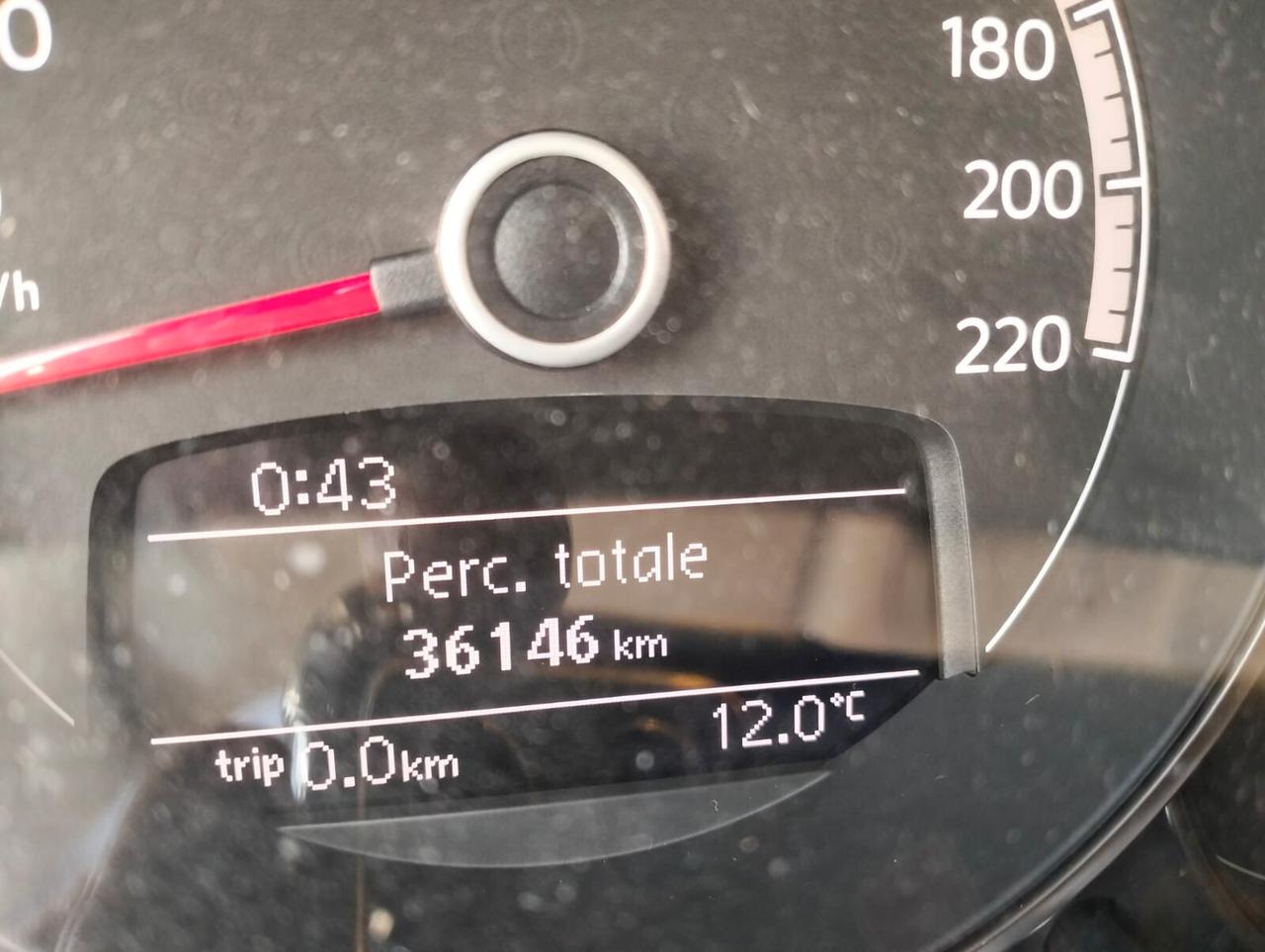 Volkswagen up! 1.0 5p. - SINISTRATA