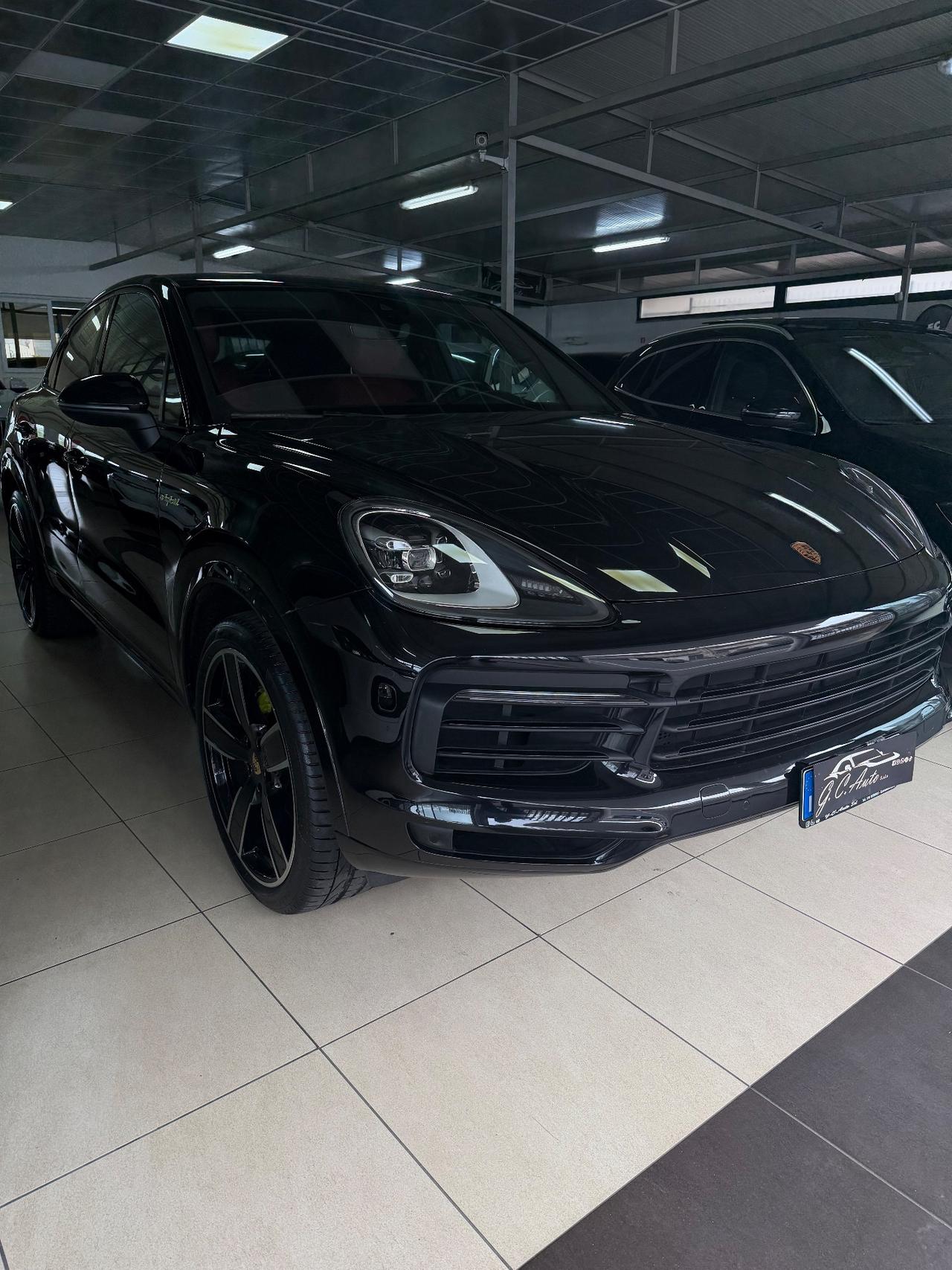 Porsche Cayenne Coupé 3.0 V6 E-Hybrid Platinum Edition470CV