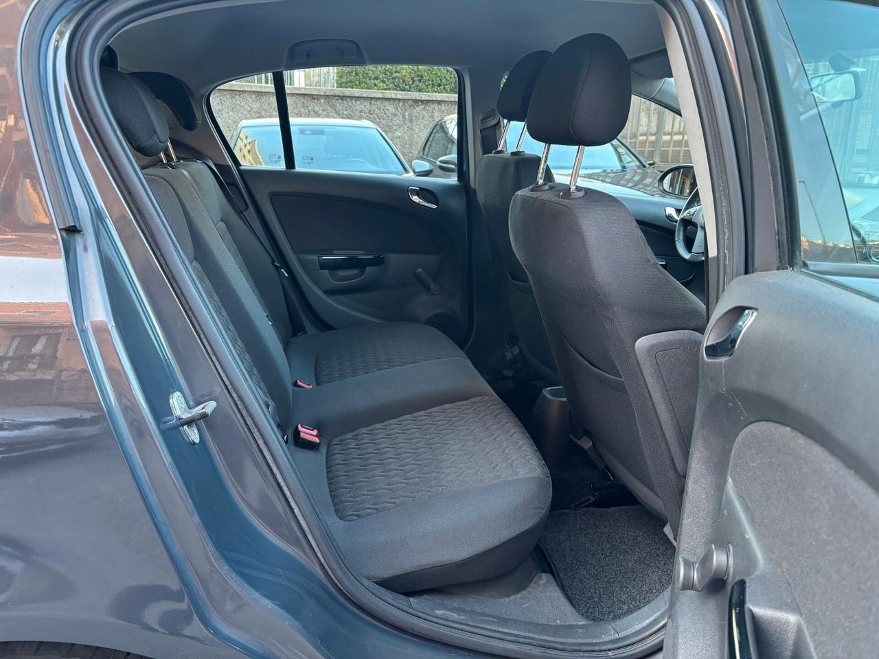 Opel Corsa 1.2 5 porte UNIPROPRIETARIO PNEUMATICI NUOVI