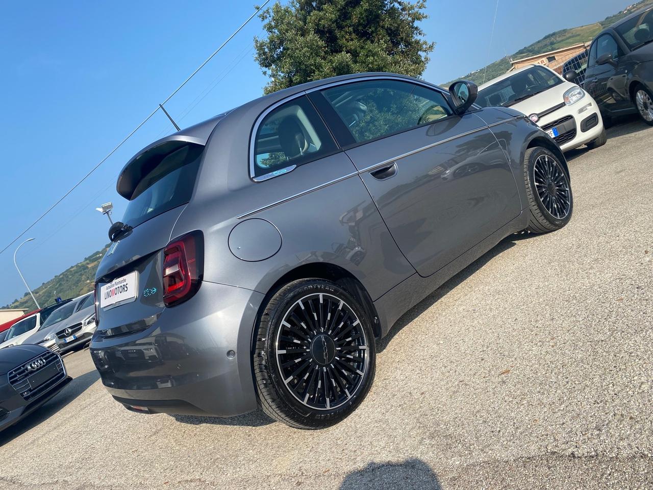 Fiat 500 500e Berlina 42 kWh La Prima