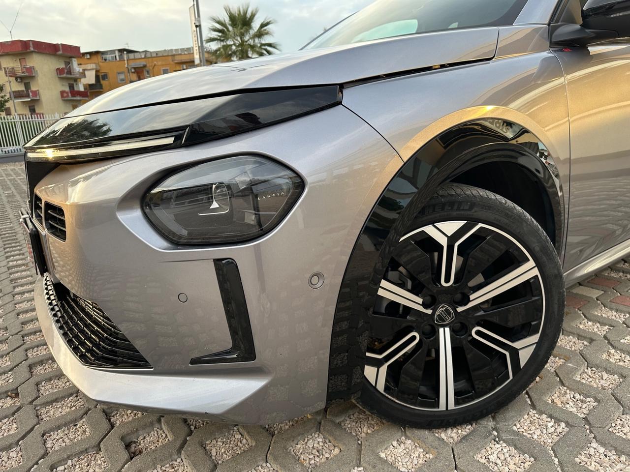 Lancia Ypsilon Hybrid e-DCT LX