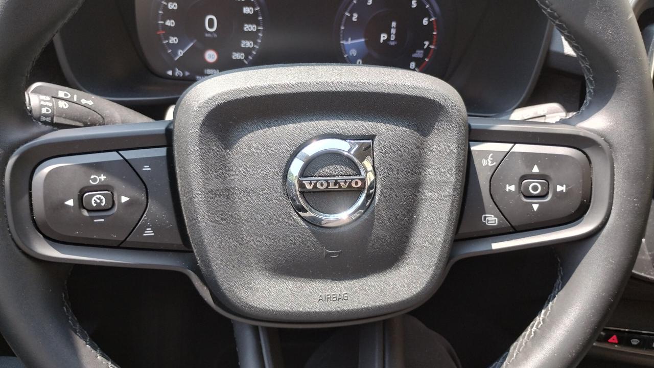 Volvo XC40 T2 automatico Essential