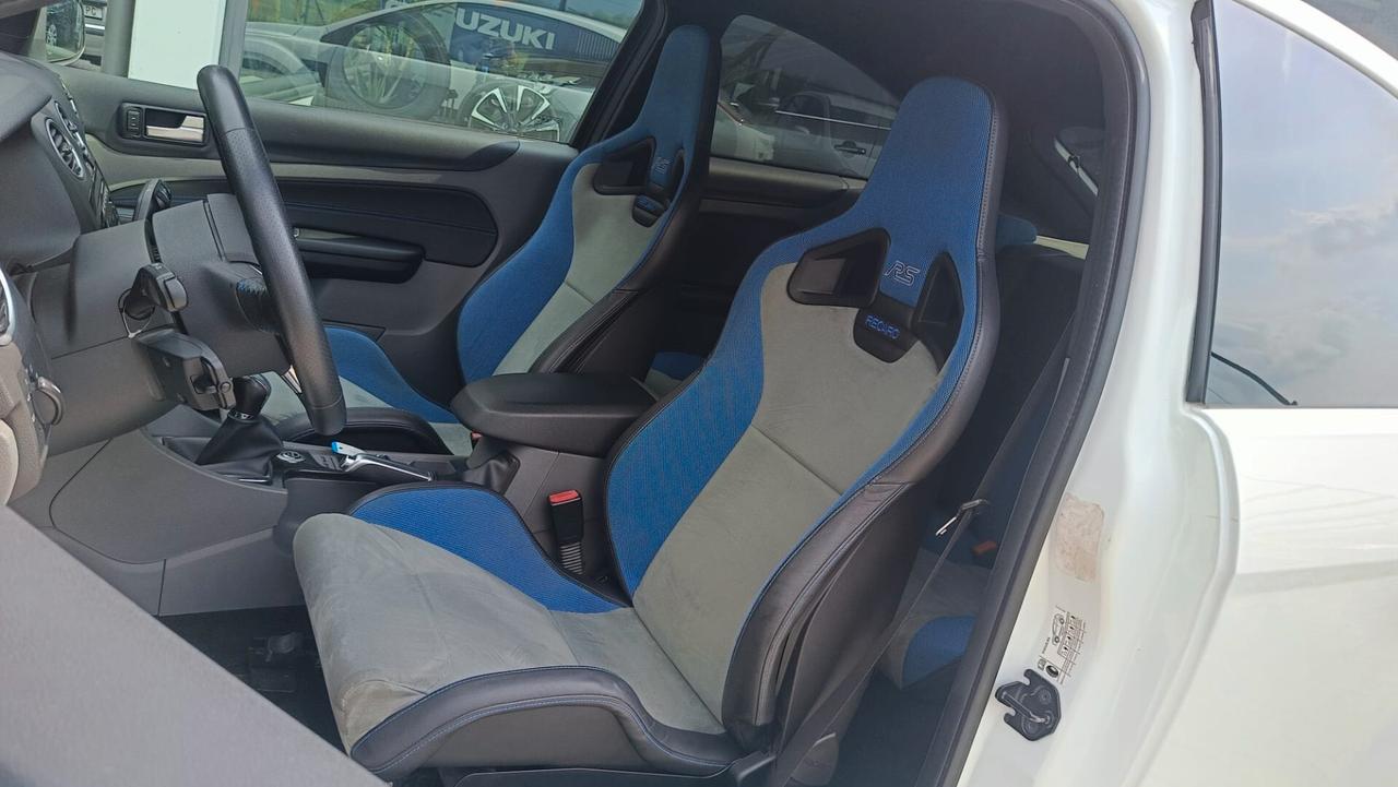 Ford Focus 2.5T (305CV) 3p. RS