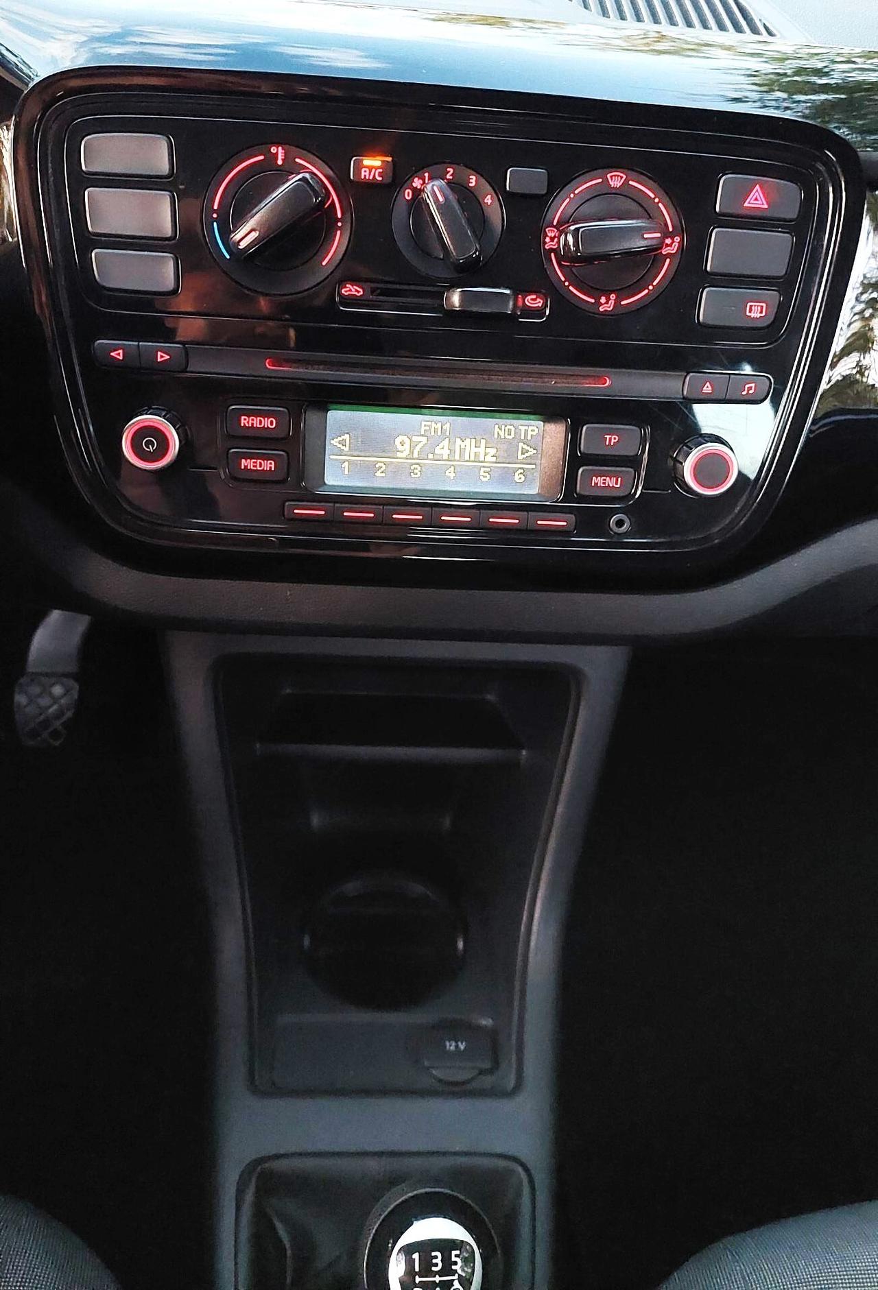 VOLKSWAGEN UP- NEOPATENTATI- UNICO PROPRIETARIO