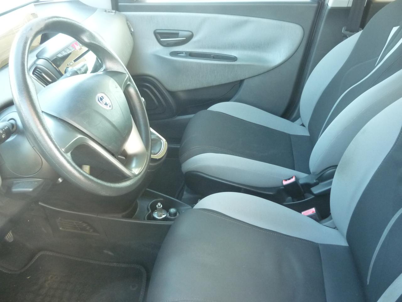 Lancia Ypsilon 1.2 69 CV 5 porte Silver GPL