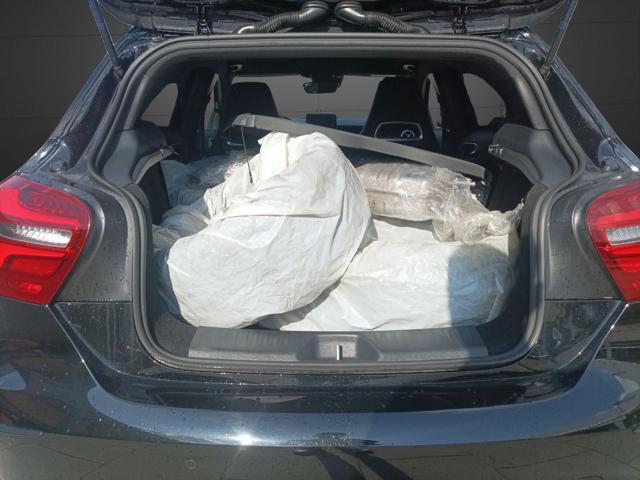 MERCEDES-BENZ A 200 Premium