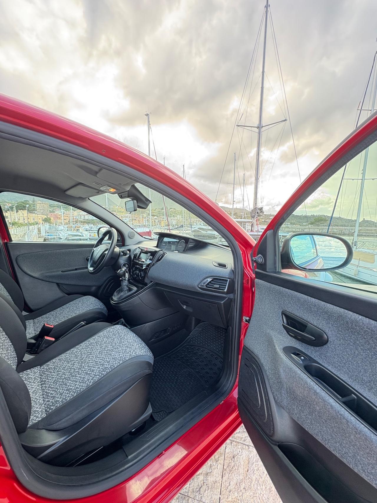 Lancia Ypsilon 1.0 FireFly 5 porte Hybrid