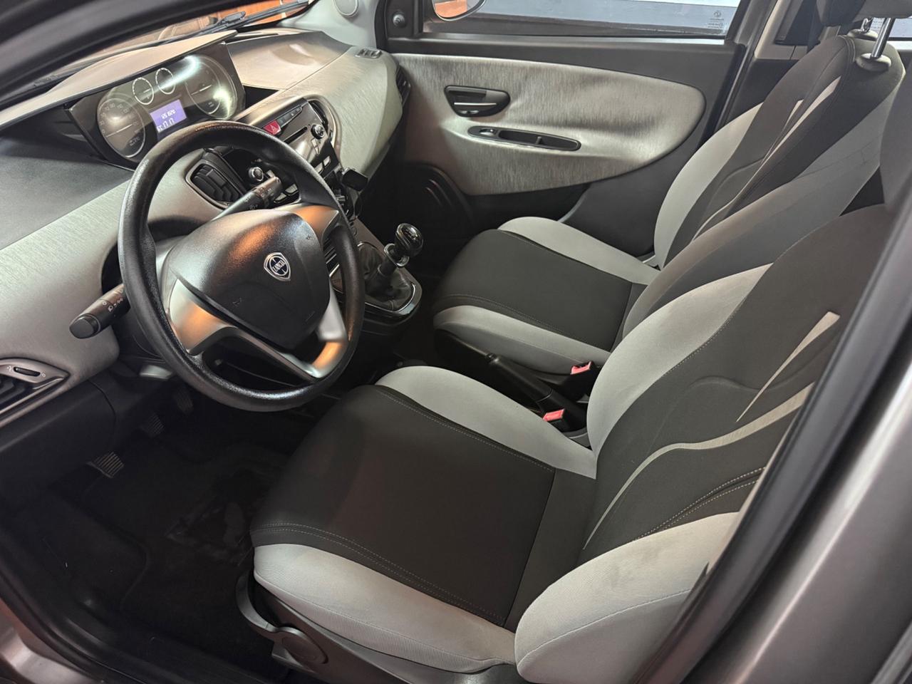 Lancia Ypsilon 1.2 69 CV 5 porte Gold