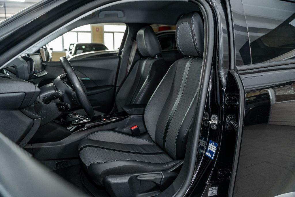 PEUGEOT 2008 motore elettrico 136 CV Allure Pack