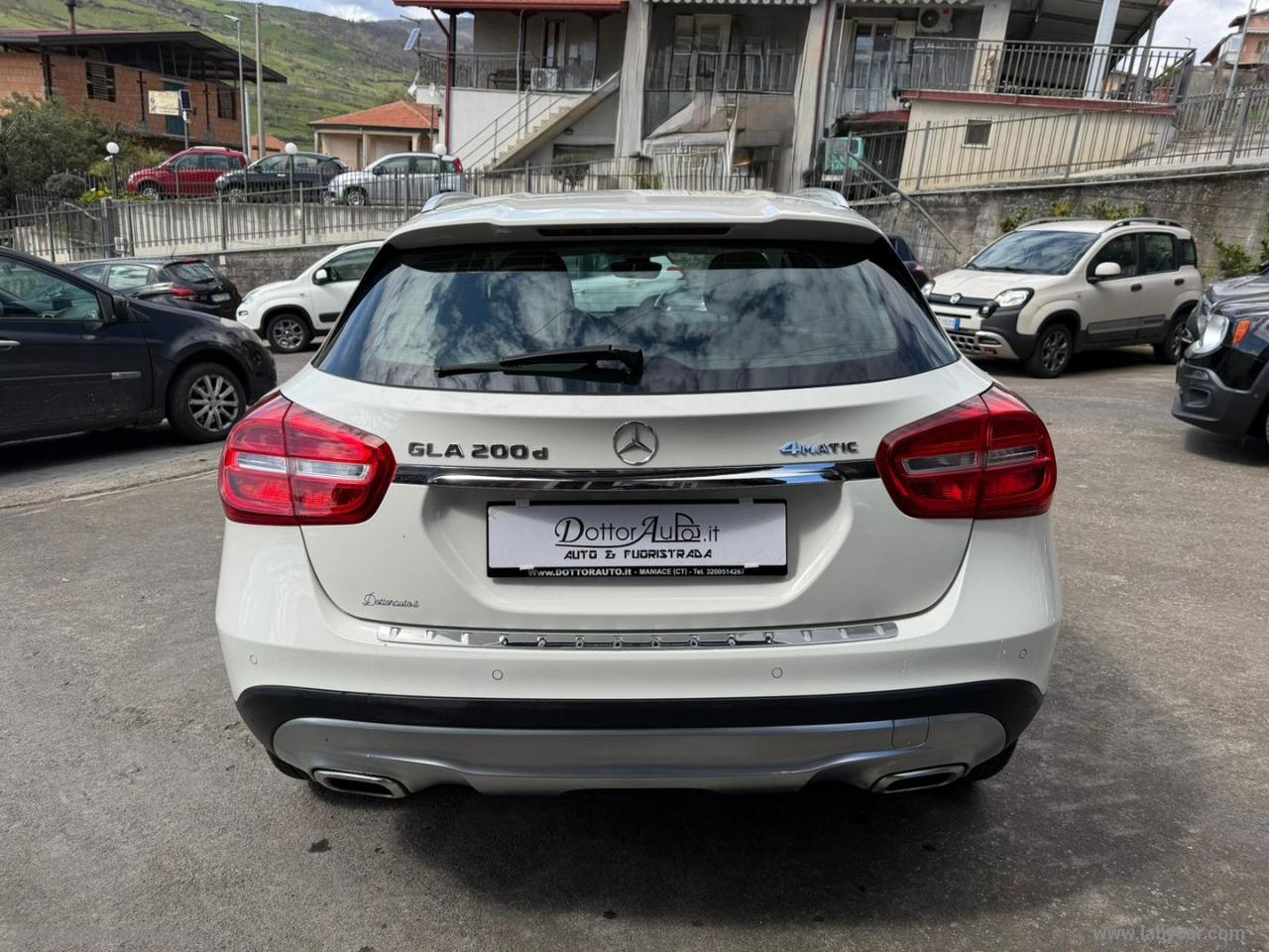 MERCEDES-BENZ GLA 200 d Automatic 4Matic Premium