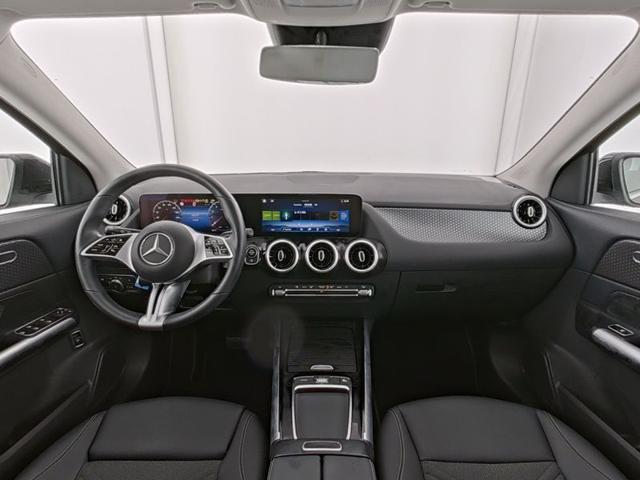 MERCEDES-BENZ GLA 180 Automatic Progressive Advanced