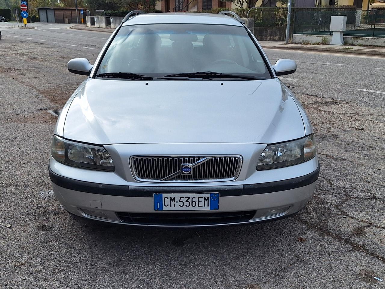 Volvo V70/XC70 V70 2.4 D5 20V cat Momentum FAMIGLIARE