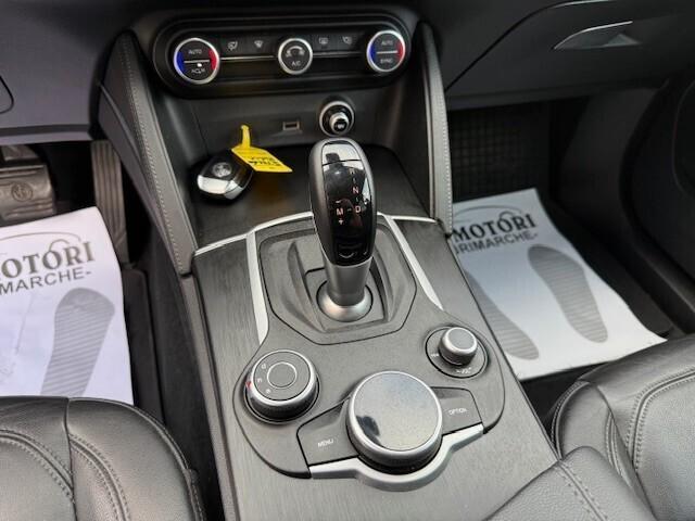 Alfa Romeo Stelvio 2.2 Turbodiesel 180 CV AT8 RWD