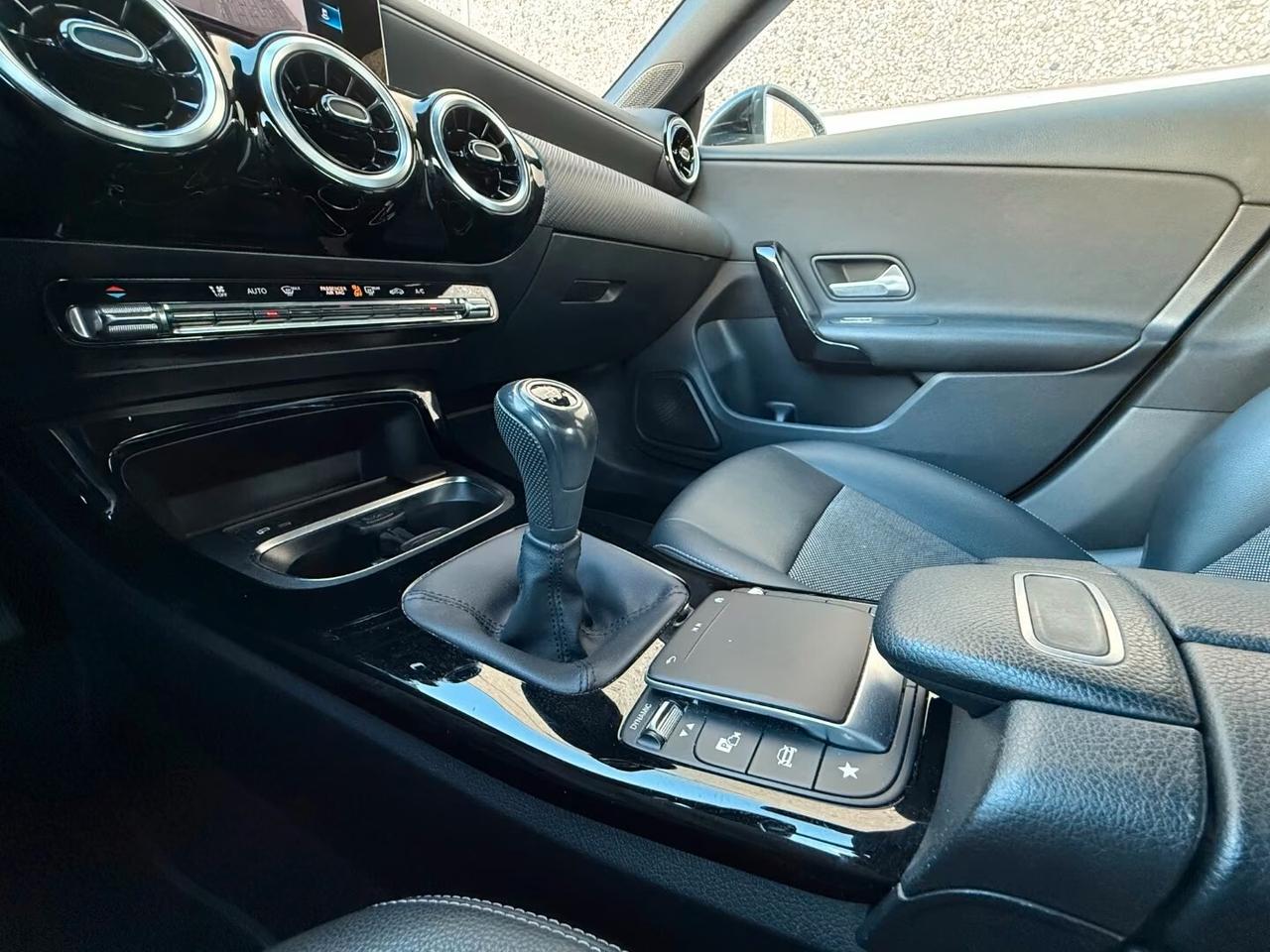 Mercedes-benz CLA 180 d Coupé Telecamera LED ParkAssist Navigazione