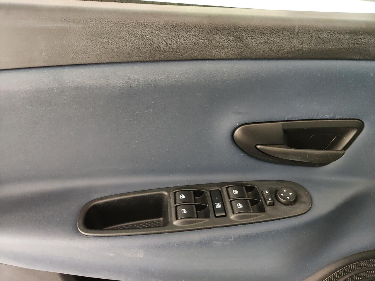 Lancia Ypsilon 1.0 FireFly 5 porte S&S Hybrid Platino