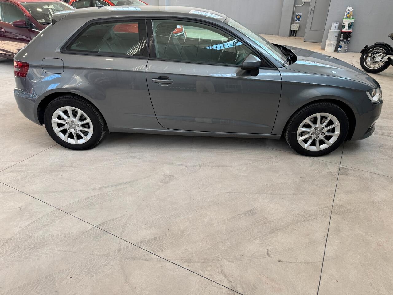 Audi A3 3P 1.6 TDI 105 CV YOUNG