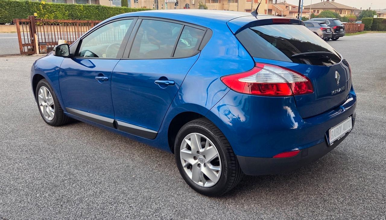 Renault Megane 1.6 Attractive 5 porte