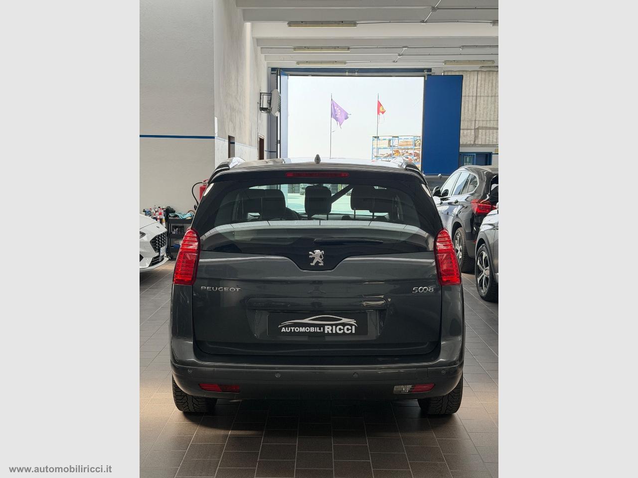 PEUGEOT 5008 1.6 HDi 115 CV 7 POSTI