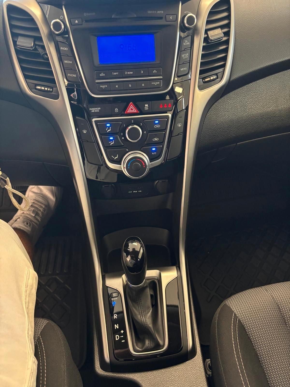 HYUNDAI I30 ANNO 2013 DS 1.6 AUTOMATICA ADATTA NEOPATENTATI KM 64 MILA
