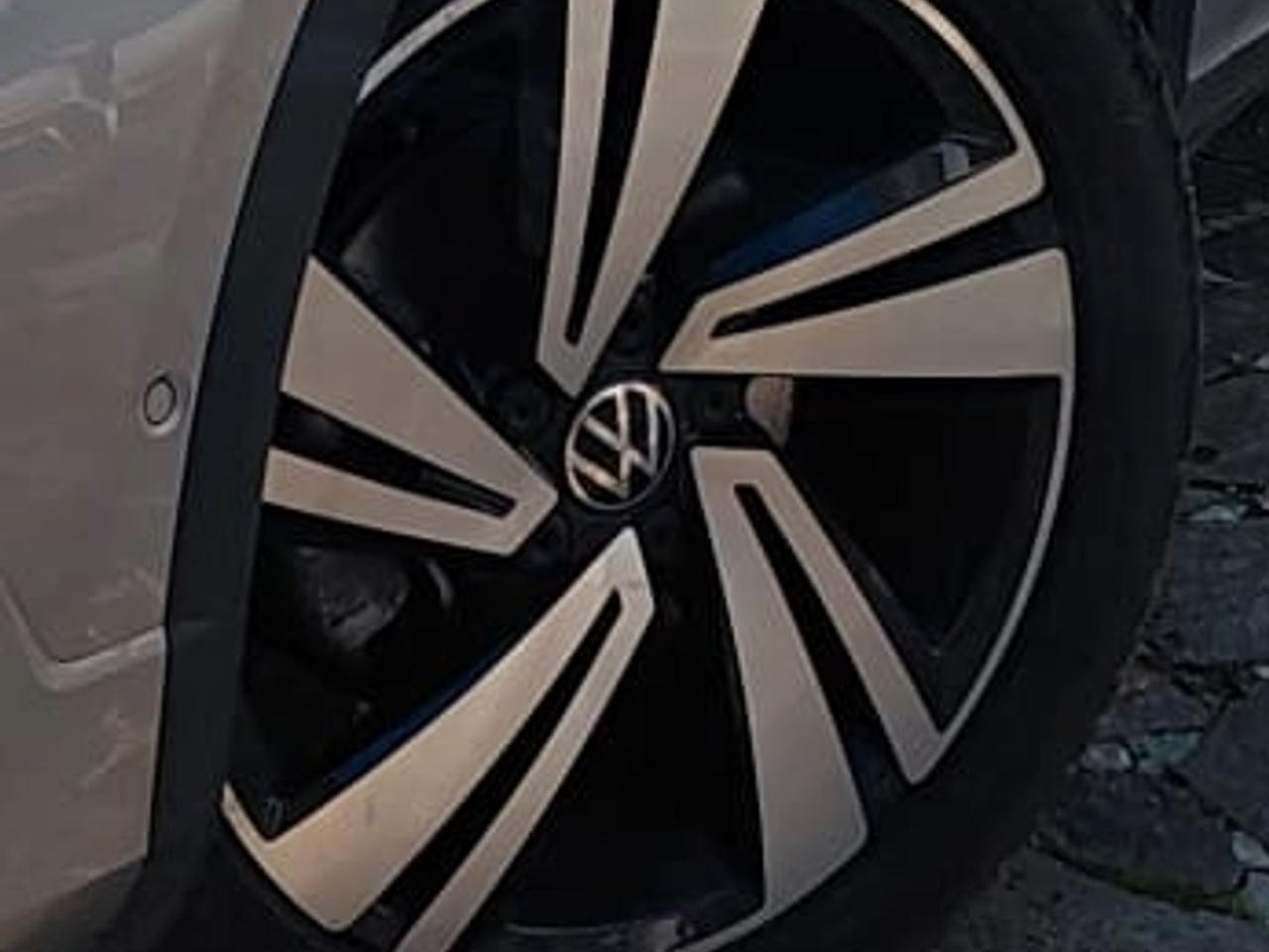 Volkswagen T-Roc EDITION PLUS 1.5 TSI #9332