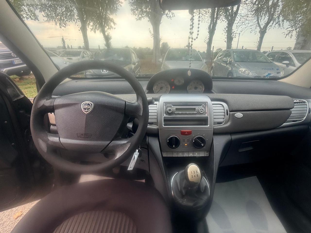 Lancia Ypsilon 1.3 MJT 75 CV Oro