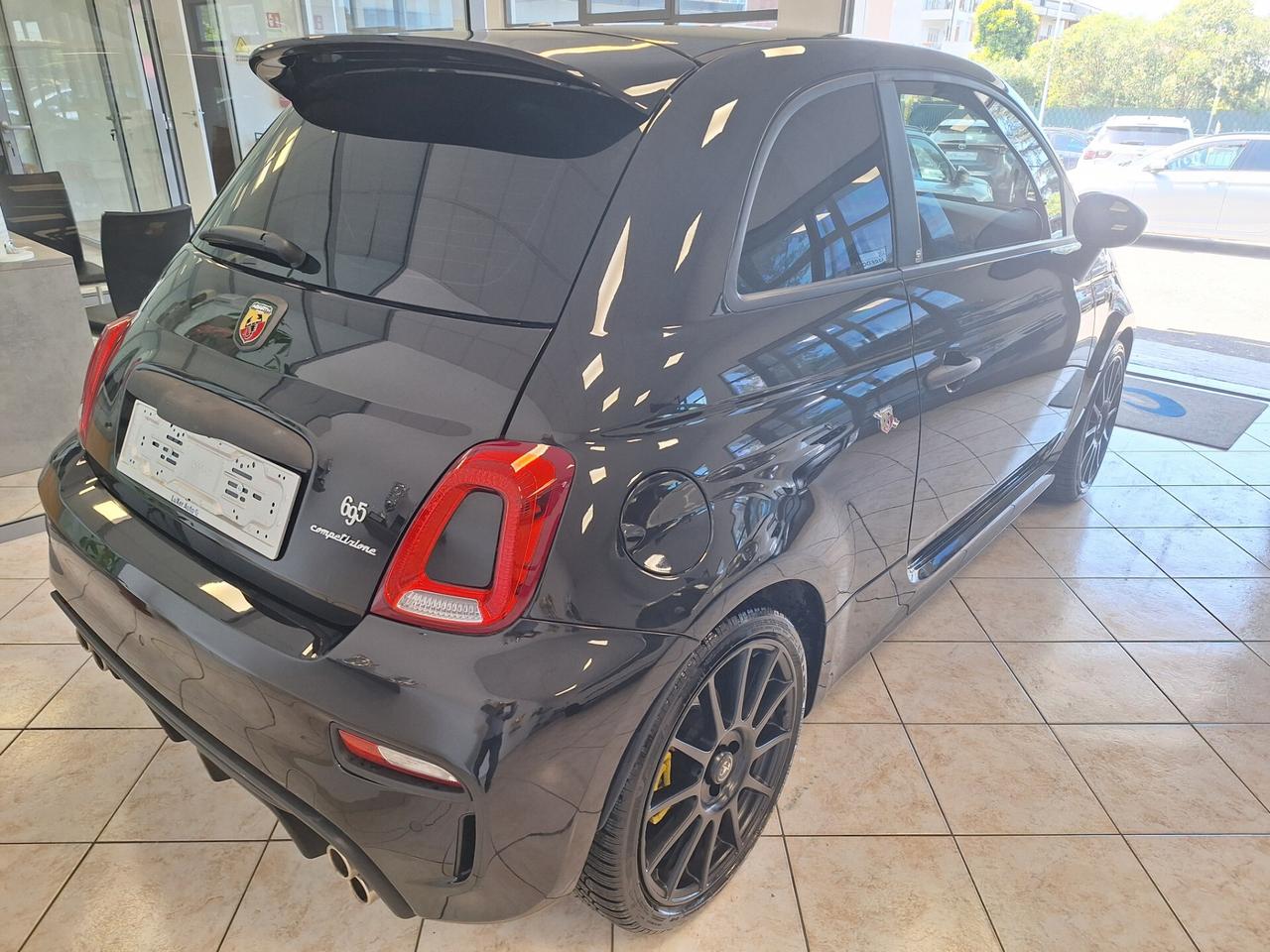 Abarth 695 1.4 T-jet Competizione