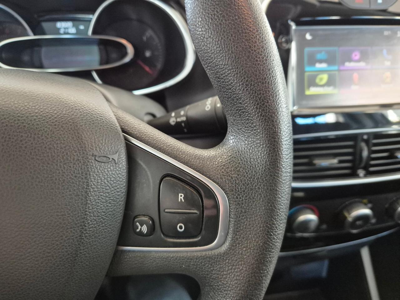 Renault Clio 1.2 75 CV 5 porte Duel