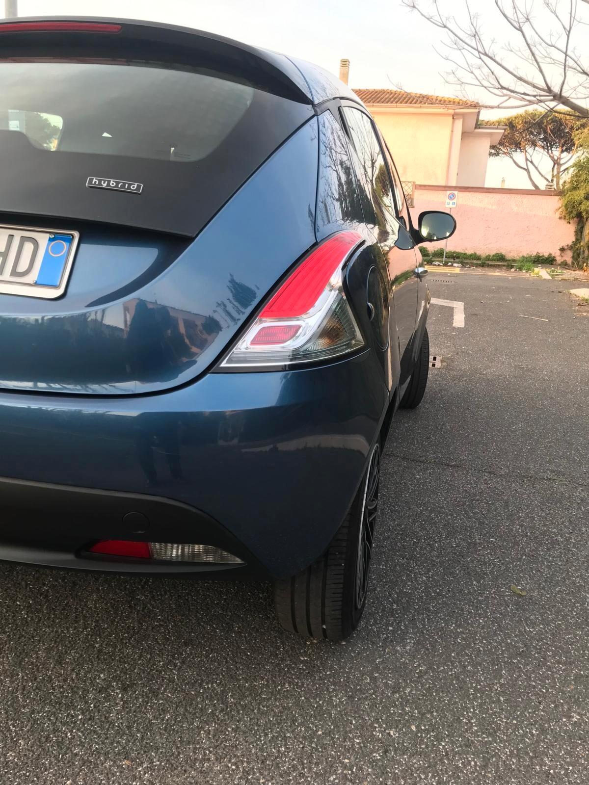 Lancia Ypsilon 1.0 FireFly 5 porte S&S Hybrid Gold