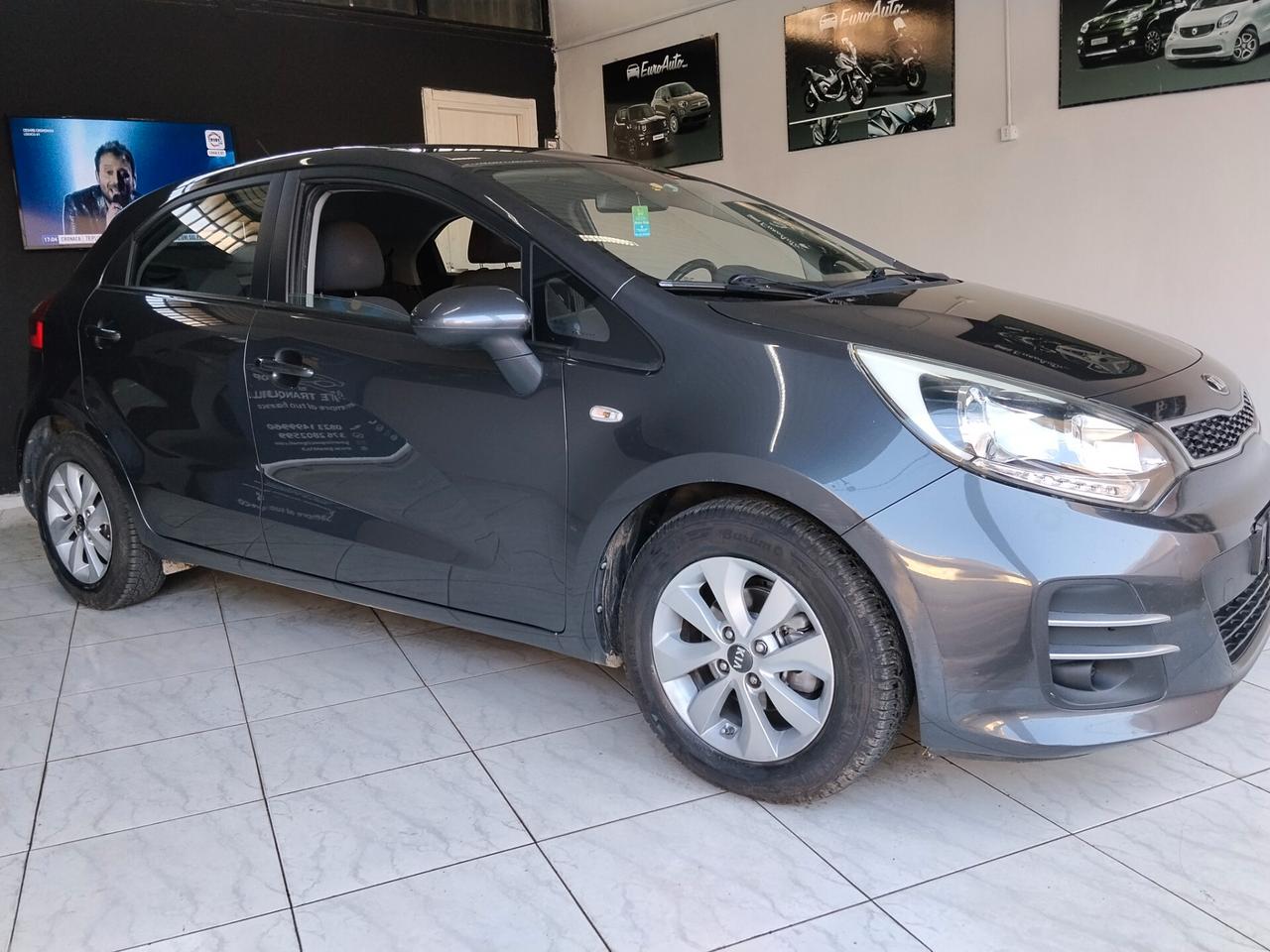 Kia Rio 1.1 diesel 2015 CON GARANZIA