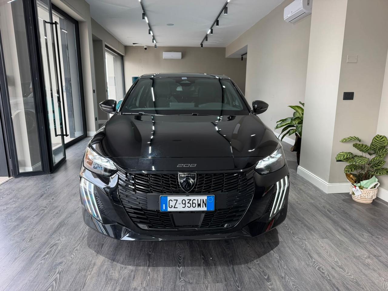 Peugeot 208 Hybrid 145 e-DCS6 GT LINE FULL BLACK