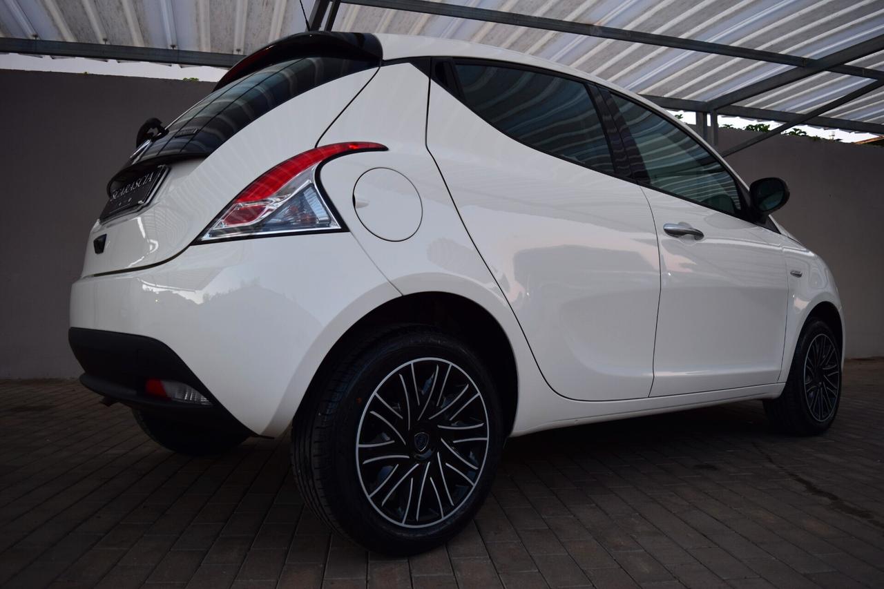 Lancia Ypsilon 1.0 Firefly Hybrid 70 cv Gold