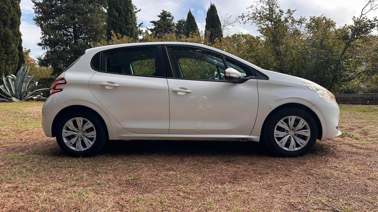 Peugeot 208 PureTech 82 5p Allure 2014 OTTIMO STATO leggi testo GPL