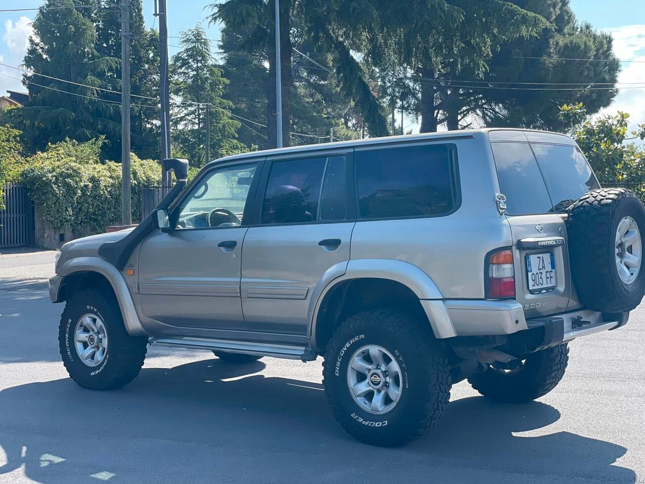 Nissan Patrol 7 posti preparato