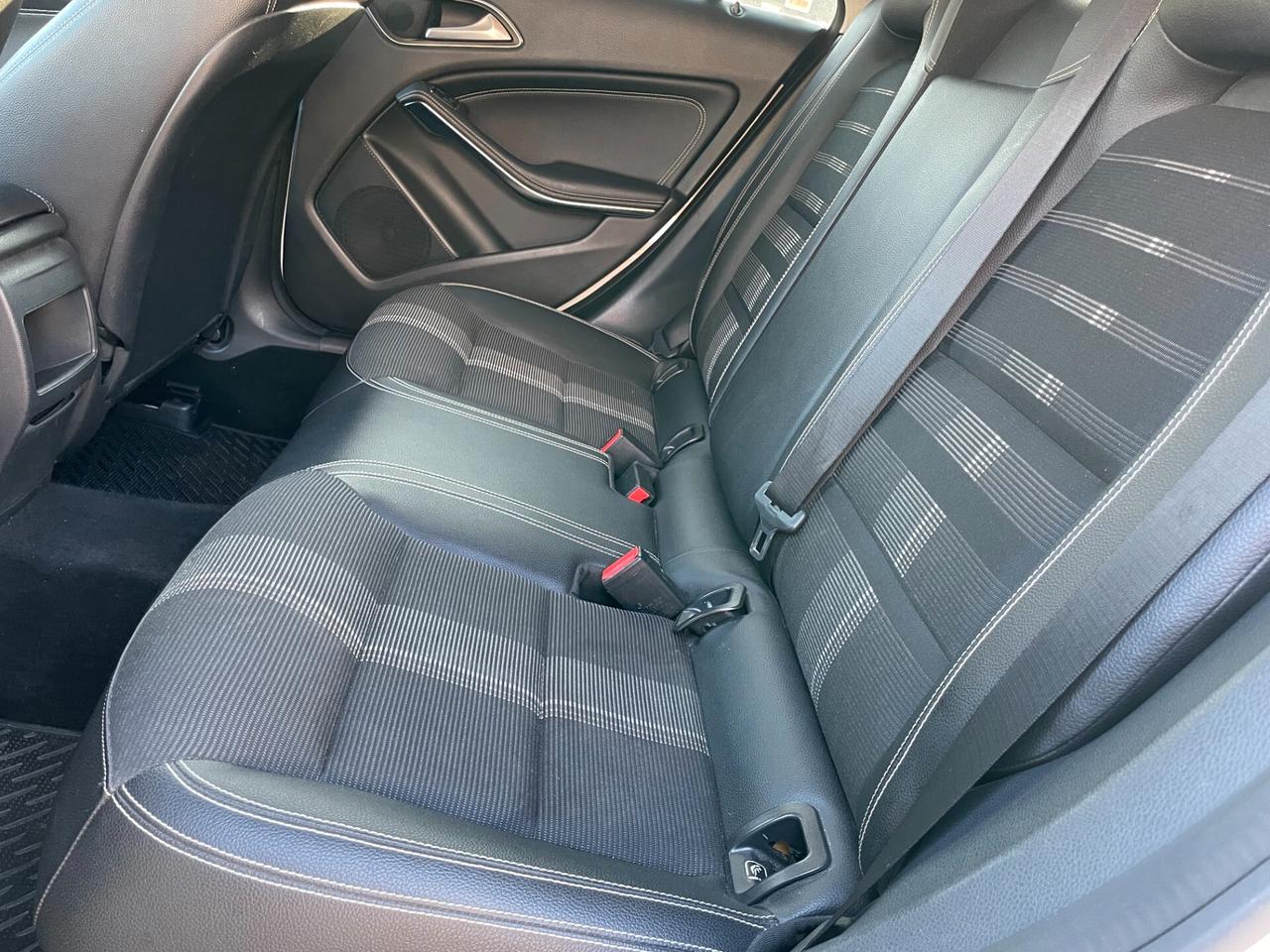 Mercedes-benz CLA 200 d Premium