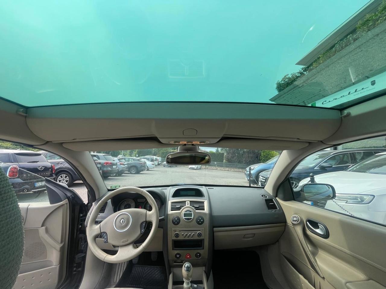 Renault Megane Mégane C-C 1.9 dCi/130CV Luxe