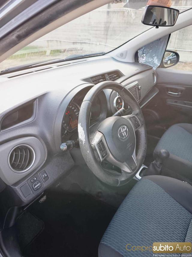 TOYOTA Yaris 1.0 5 porte