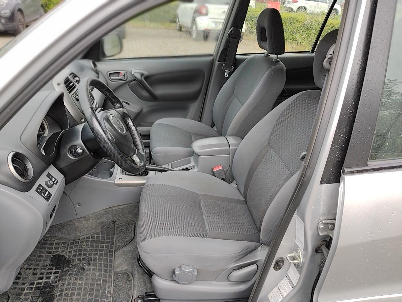 Toyota RAV 4 2.0 Tdi D-4D cat 5p Sol e Gancio