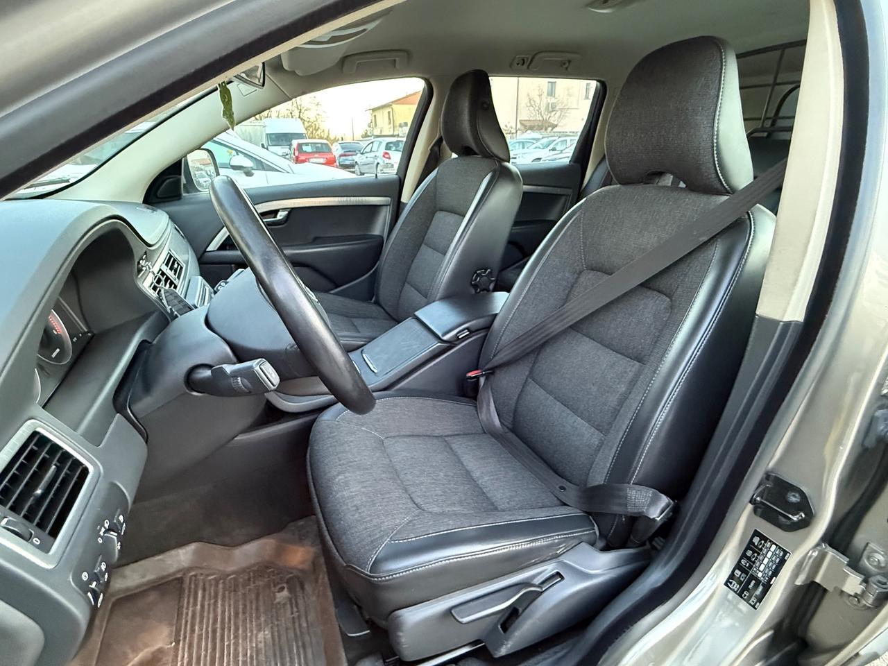Volvo XC 70 D5 2.4d 185CV AWD AUTOMATICO Momentum