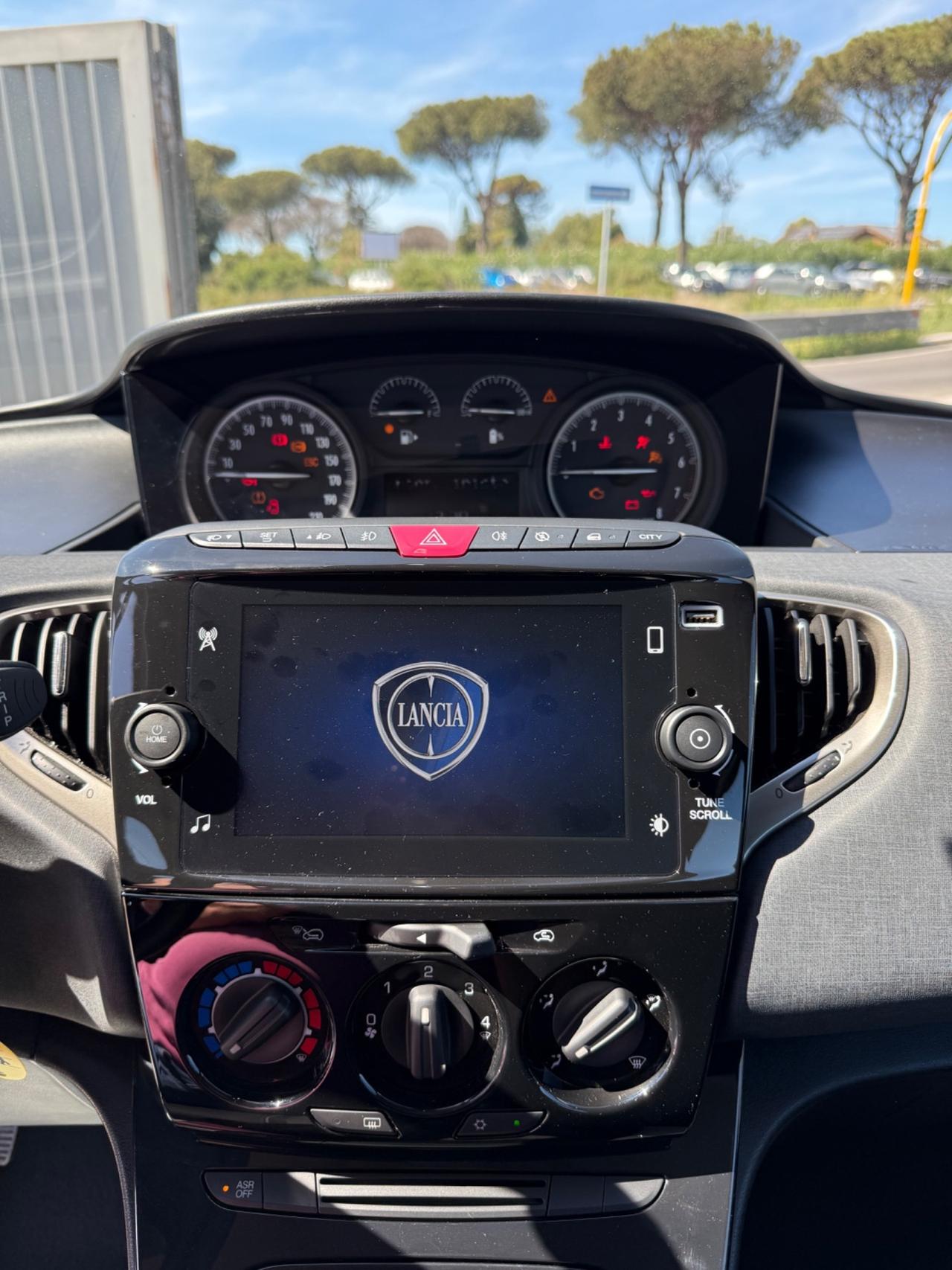 Lancia Ypsilon 1.0 FireFly 5 porte S&S Hybrid Ecochic Gold